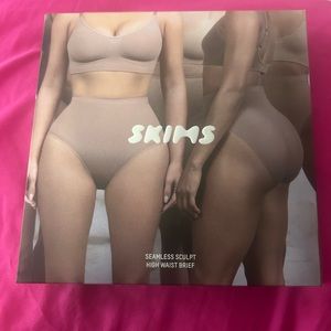 Skims, seamless, sculpt, high waist, brief